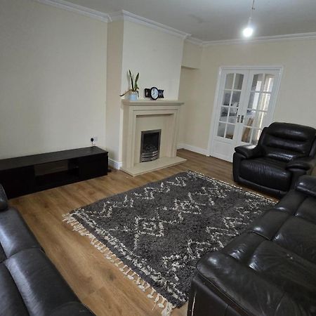 Entire Three Bedroom House In Birmingham Exterior foto