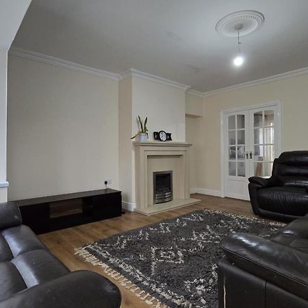 Entire Three Bedroom House In Birmingham Exterior foto